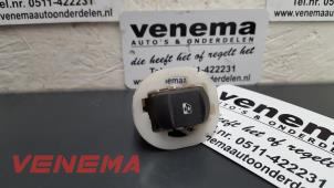 Używane Przelacznik elektrycznej szyby Renault Megane II (BM/CM) Cena € 14,99 Procedura marży oferowane przez Venema Autoparts