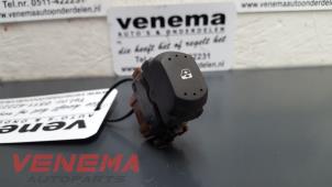 Used Electric window switch Renault Laguna II Grandtour (KG) Price on request offered by Venema Autoparts