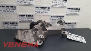 Used Alternator lower bracket Renault Clio IV Estate/Grandtour (7R) 1.5 Energy dCi 90 FAP Price on request offered by Venema Autoparts