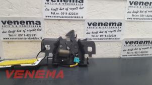 Used Bonnet lock mechanism Renault Clio IV Estate/Grandtour (7R) 1.5 Energy dCi 90 FAP Price on request offered by Venema Autoparts