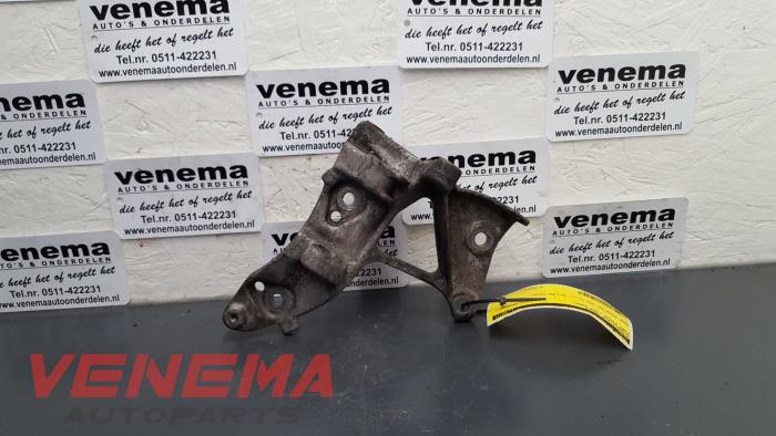 Usagé Support dynamo bas Ford Focus 2 1.6 TDCi 16V 110 Prix sur demande proposé par Venema Autoparts