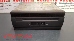 Używane Zmieniarka CD Ford Mondeo III Cena € 40,00 Procedura marży oferowane przez Venema Autoparts
