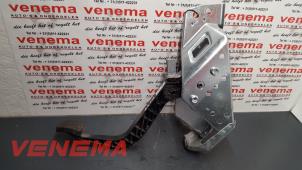 Used Clutch pedal Opel Zafira (M75) 1.7 CDTi 16V Price on request offered by Venema Autoparts