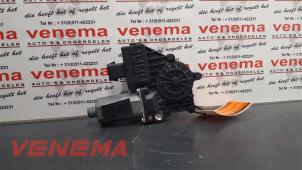 Usados Motor de ventanilla de puerta Opel Zafira (M75) 1.7 CDTi 16V Precio € 40,00 Norma de margen ofrecido por Venema Autoparts