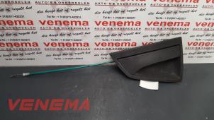 Używane Uchwyt drzwi lewych tylnych wersja 4-drzwiowa Alfa Romeo Giulietta (940) 1.6 JTDm 16V Cena € 20,00 Procedura marży oferowane przez Venema Autoparts