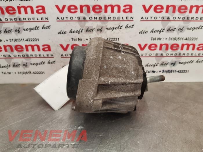 Engine mount from a BMW 3 serie (E90) 318i 16V 2010
