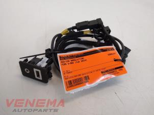 Używane Zlacze AUX/USB Ford S-Max (GBW) 2.0 TDCi 16V 140 Cena € 14,99 Procedura marży oferowane przez Venema Autoparts