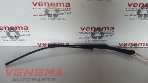 Used Front wiper arm Mercedes CLA Shooting Brake (117.9) 1.6 CLA-200 16V Price € 24,99 Margin scheme offered by Venema Autoparts