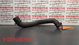Usados Manguera de radiador Mercedes CLA Shooting Brake (117.9) 1.6 CLA-200 16V Precio € 29,99 Norma de margen ofrecido por Venema Autoparts