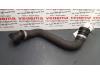 Turbo hose from a BMW 3 serie Touring (E91), 2004 / 2012 320d 16V, Combi/o, Diesel, 1.995cc, 130kW (177pk), RWD, N47D20A; N47D20C, 2007-02 / 2010-12 2010
