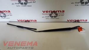 Used Front wiper arm Renault Megane III Berline (BZ) Price on request offered by Venema Autoparts