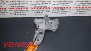 Used Alternator lower bracket Peugeot 207/207+ (WA/WC/WM) 1.4 HDi Price on request offered by Venema Autoparts