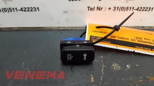 Used Central locking switch Skoda Octavia (1Z3) 2.0 RS TDI 16V Price € 9,00 Margin scheme offered by Venema Autoparts