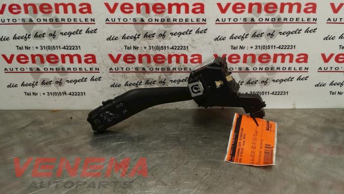 Używane Przelacznik kierunkowskazu Skoda Octavia (1Z3) 2.0 RS TDI 16V Cena € 14,99 Procedura marży oferowane przez Venema Autoparts