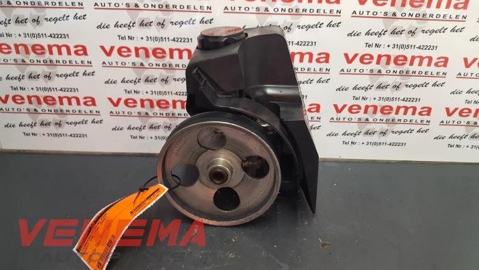 Usagé Pompe de direction Peugeot 206 (2A/C/H/J/S) 1.4 HDi Prix € 50,00 Règlement à la marge proposé par Venema Autoparts