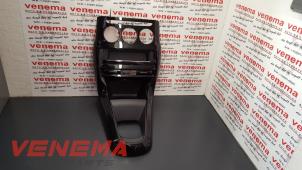 Używane Konsole srodkowe Citroen C3 (SC) Cena € 50,00 Procedura marży oferowane przez Venema Autoparts