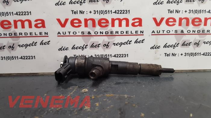 Injector (diesel) from a Peugeot 207/207+ (WA/WC/WM) 1.4 HDi 2007