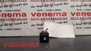 Używane Przelacznik klapy wlewu paliwa Citroen C4 Grand Picasso (UA) 1.6 HDiF 16V 110 Cena € 9,00 Procedura marży oferowane przez Venema Autoparts