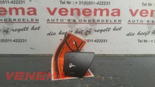 Used Central locking switch Peugeot 307 CC (3B) 2.0 16V Price € 9,00 Margin scheme offered by Venema Autoparts