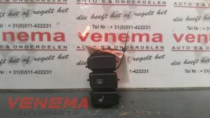 Usagé Commutateur chauffage siège Skoda Citigo 1.0 12V Prix € 15,00 Règlement à la marge proposé par Venema Autoparts