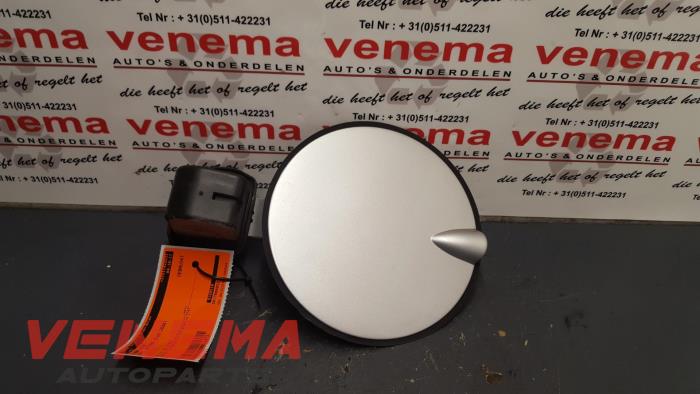 Begagnade Tanklucka Opel Vectra C GTS 1.9 CDTI 16V Pris € 14,99 Marginaltabell erbjuds av Venema Autoparts