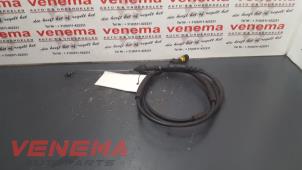 Usados Cable de acelerador Volkswagen Polo III (6N1) 1.6i 75 Precio de solicitud ofrecido por Venema Autoparts