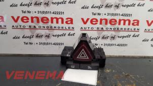 Usagé Bouton de warning Opel Corsa D 1.3 CDTi 16V ecoFLEX Prix € 9,00 Règlement à la marge proposé par Venema Autoparts