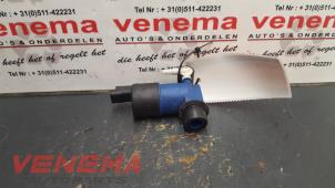 Used Windscreen washer pump Renault Clio III (BR/CR) 1.2 16V 65 Price € 9,00 Margin scheme offered by Venema Autoparts