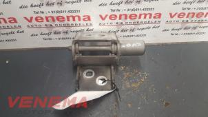 Used Front door hinge, right Renault Clio III (BR/CR) 1.2 16V 65 Price € 20,00 Margin scheme offered by Venema Autoparts