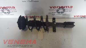 Used Front shock absorber rod, right Renault Clio III (BR/CR) 1.2 16V 65 Price € 75,00 Margin scheme offered by Venema Autoparts