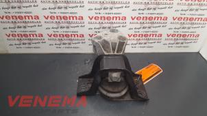 Used Engine mount Renault Clio III (BR/CR) 1.2 16V 65 Price € 25,00 Margin scheme offered by Venema Autoparts