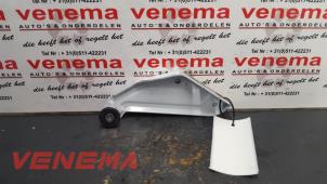 Używane Rolka drzwi przesuwnych prawych Renault Kangoo Express (FW) 1.5 dCi 90 FAP Cena € 15,00 Procedura marży oferowane przez Venema Autoparts