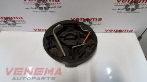 Usagé Kit d'outils Alfa Romeo 147 (937) 1.6 Twin Spark 16V Prix € 40,00 Règlement à la marge proposé par Venema Autoparts