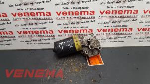 Usagé Moteur essuie-glace avant Volkswagen Passat Variant (35I) 1.8i CL,GL Prix € 19,99 Règlement à la marge proposé par Venema Autoparts