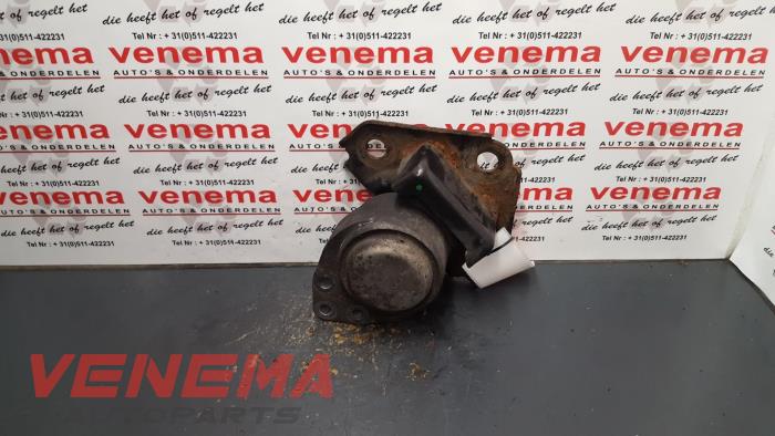 Engine mount from a Ford Fiesta 5 (JD/JH) 1.4 TDCi 2008