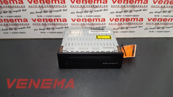 Usagé Module navigation Audi A4 (B7) 2.0 TDI 16V Prix € 100,00 Règlement à la marge proposé par Venema Autoparts