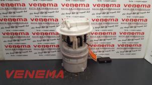 Usados Bomba eléctrica de combustible Peugeot 307 CC (3B) 2.0 16V Precio € 50,00 Norma de margen ofrecido por Venema Autoparts