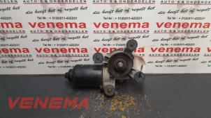 Usados Motor limpiaparabrisas delante Kia Rio (DC12) 1.5 16V Precio € 18,99 Norma de margen ofrecido por Venema Autoparts