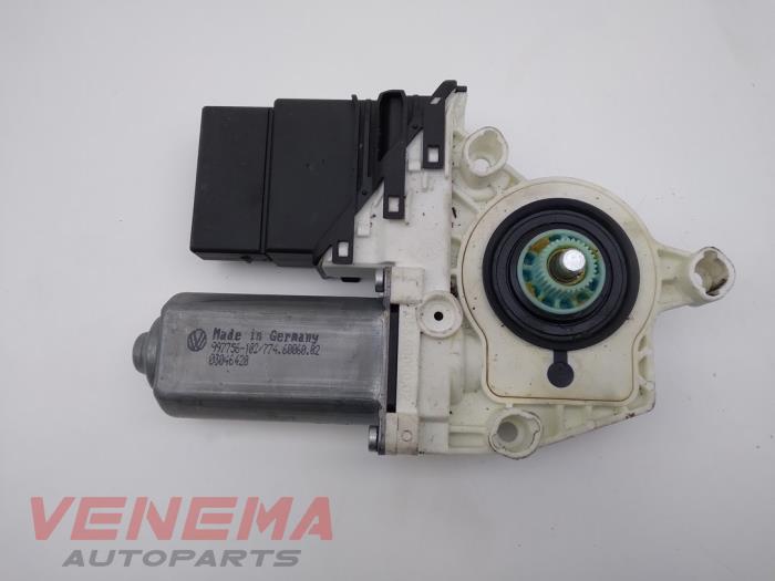 Usados Motor de ventanilla de puerta Volkswagen Golf V (1K1) 1.9 TDI Precio € 14,99 Norma de margen ofrecido por Venema Autoparts