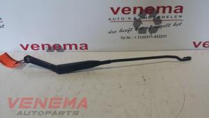 Used Front wiper arm Opel Vectra B (36) 1.8 16V Ecotec Price € 20,00 Margin scheme offered by Venema Autoparts