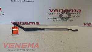 Used Front wiper arm Opel Vectra B (36) 1.8 16V Ecotec Price € 20,00 Margin scheme offered by Venema Autoparts