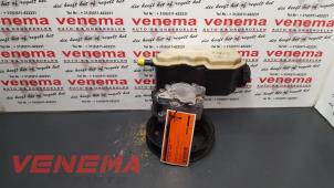 Usados Bomba de dirección asistida Opel Vectra B (36) 1.8 16V Ecotec Precio € 50,00 Norma de margen ofrecido por Venema Autoparts