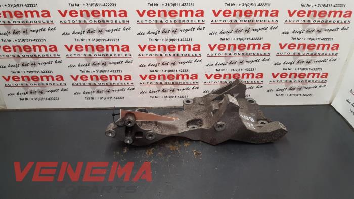 Usagé Support dynamo haut Volkswagen Polo IV (9N1/2/3) 1.4 TDI 70 Prix € 35,00 Règlement à la marge proposé par Venema Autoparts
