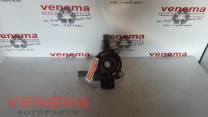 Usagé Fusée avant droit Opel Vectra C 1.8 16V Prix € 65,00 Règlement à la marge proposé par Venema Autoparts