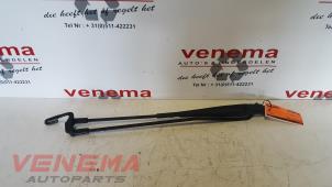 Gebrauchte Scheibenwischerarm vorne Peugeot 107 1.0 12V Preis € 30,00 Margenregelung angeboten von Venema Autoparts