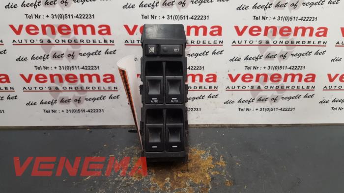 Usados Interruptor de ventanilla eléctrica Chrysler 300 C 3.5 V6 24V Precio € 75,00 Norma de margen ofrecido por Venema Autoparts