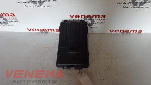 Używane Pojemnik na akumulator Volkswagen Passat (3C2) 2.0 TDI 16V 140 Cena € 25,00 Procedura marży oferowane przez Venema Autoparts