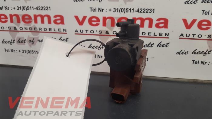 Vacuum valve from a Ford Mondeo IV Wagon 2.0 TDCi 115 16V 2008