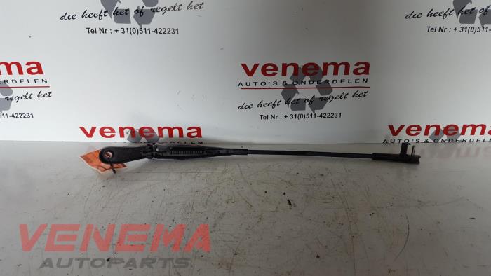 Front wiper arm from a Peugeot 207 CC (WB) 1.6 16V THP 2010