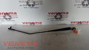 Used Front wiper arm Peugeot 207 CC (WB) 1.6 16V THP Price € 20,00 Margin scheme offered by Venema Autoparts